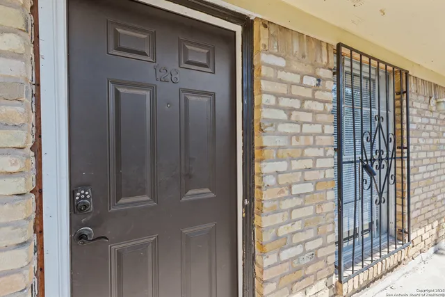 $1,000 | 6611 Southpoint Street, Unit 128, San Antonio, TX 78229