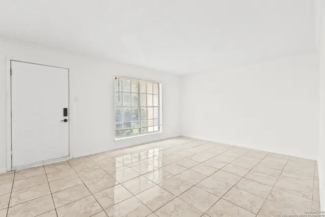 $1,000 | 6611 Southpoint Street, Unit 128, San Antonio, TX 78229