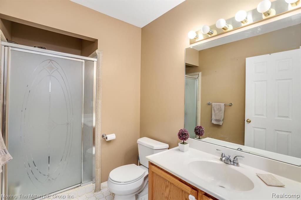 31218 Country Way Farmington Hills, MI 48331 - Photo 10 of 26