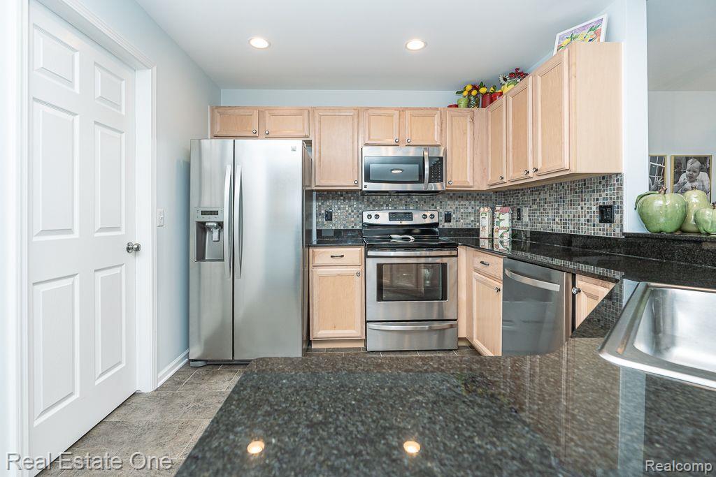 1724 Deepwood Circle, Unit 47 Rochester, MI 48307 - Photo 17 of 41 Gallery Image 17