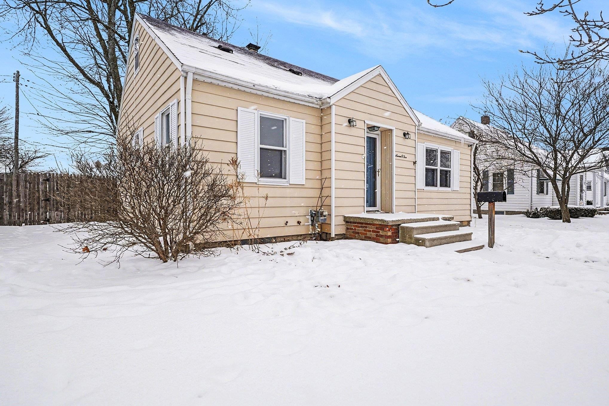 705 South Hampton Street Bay City, MI 48708 - Photo 3 of 26
