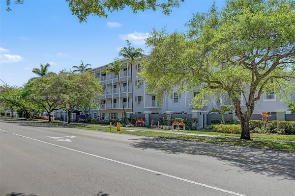 $2,000 | 7000 Southwest 80th Street, Unit 104, Miami, FL 33143