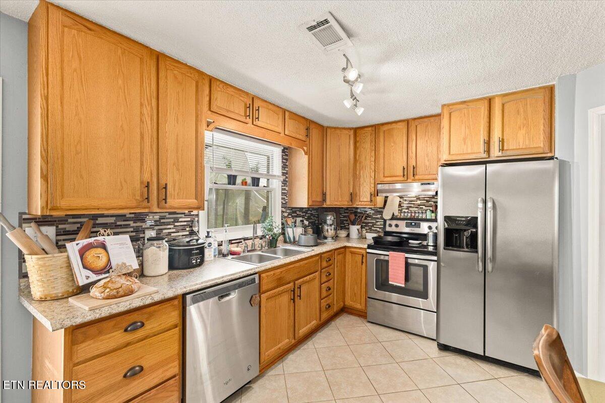 329 Summerville Road Kingsport, TN 37663 - Photo 11 of 42 15-128A4450