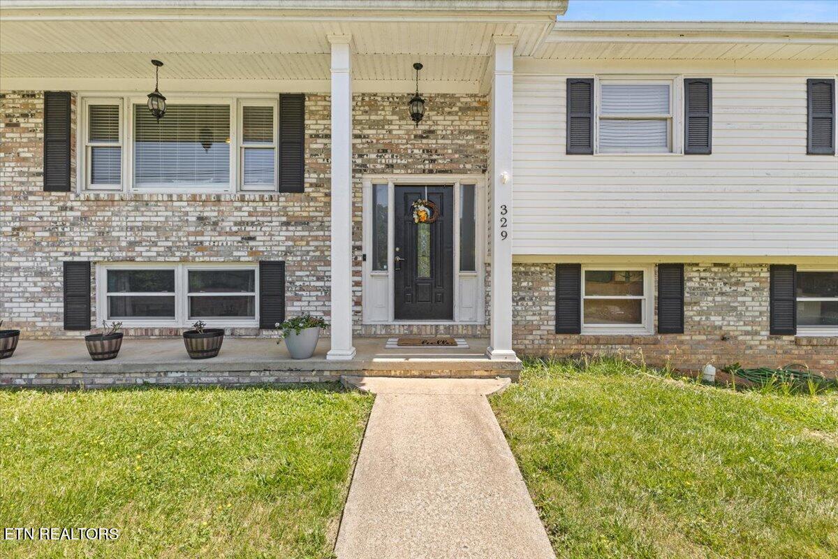 329 Summerville Road Kingsport, TN 37663 - Photo 2 of 42 05-128A4414