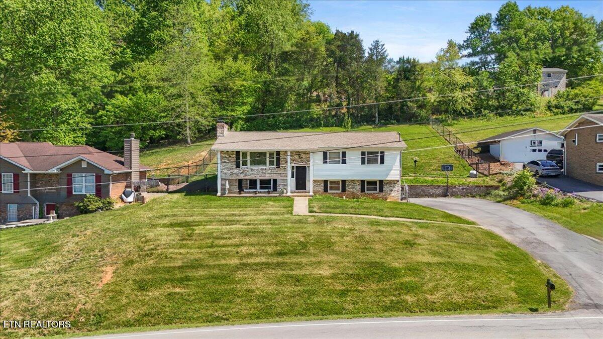 329 Summerville Road Kingsport, TN 37663 - Photo 36 of 42 01-DJI_20260421150012_0262_D