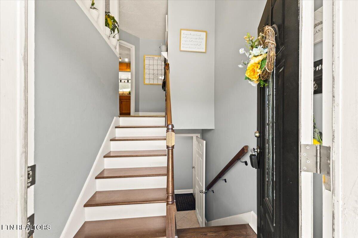 329 Summerville Road Kingsport, TN 37663 - Photo 4 of 42 07-128A4420