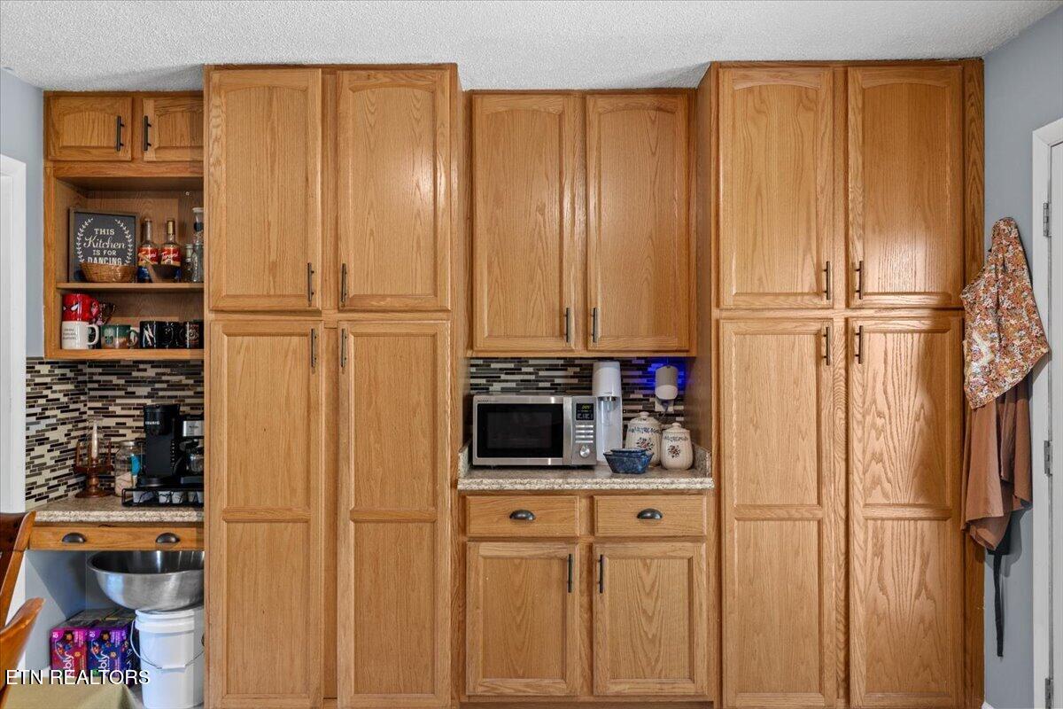 329 Summerville Road Kingsport, TN 37663 - Photo 10 of 42 14-128A4447