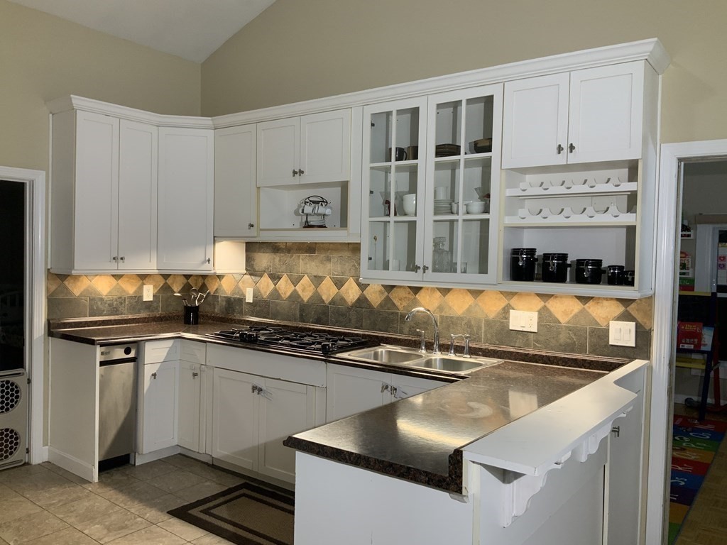 35 Eaton Road Framingham, MA 01701 - Photo 10 of 32