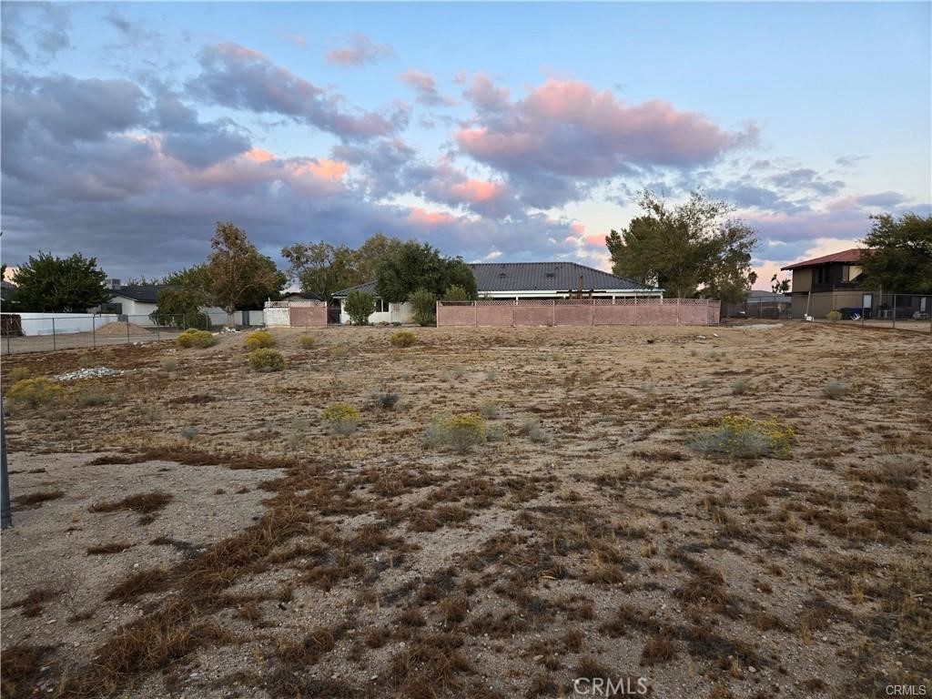 19345 Oneida Road Apple Valley, CA 92307 - Photo 9 of 17