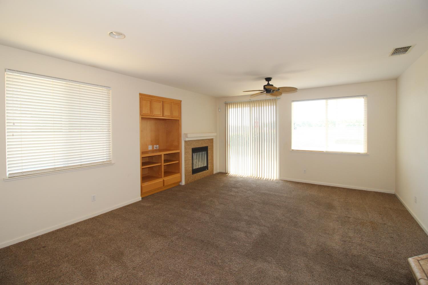 1014 Mango Avenue Madera, CA 93637 - Photo 7 of 19