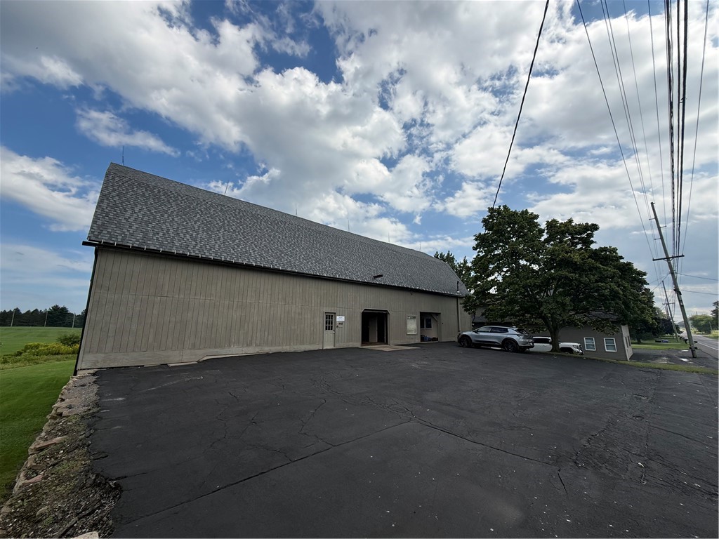 468 Salt Road Webster, NY 14580 - Photo 1 of 27 11,000SF 3 story Barn