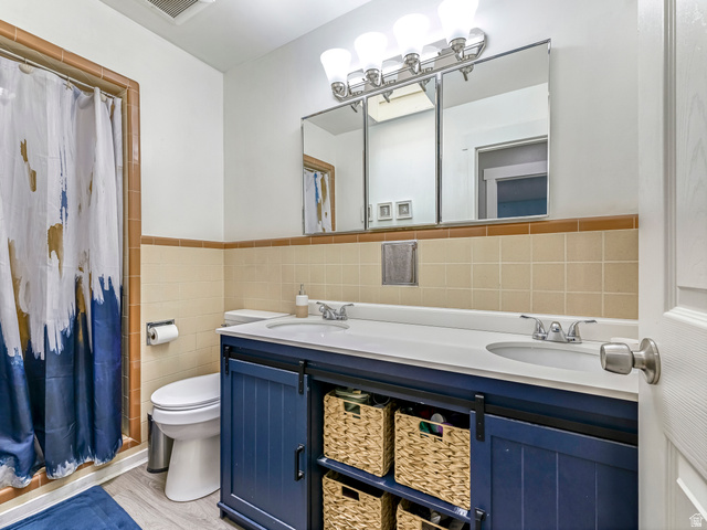 523 South Main Street Payson, UT 84651 - Photo 19 of 41 Dual basin vanity with a white countertop and navy blue cabinetry, complemented by a three-section medicine cabinet