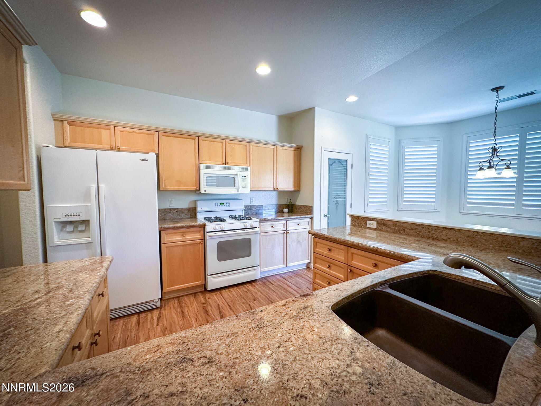 10370 Rosemount Drive Reno, NV 89521 - Photo 6 of 16 6-web-or-mls-06 Kitchen