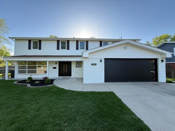 $1,025,000 | 1504 Pfingsten Road, Glenview, IL 60025