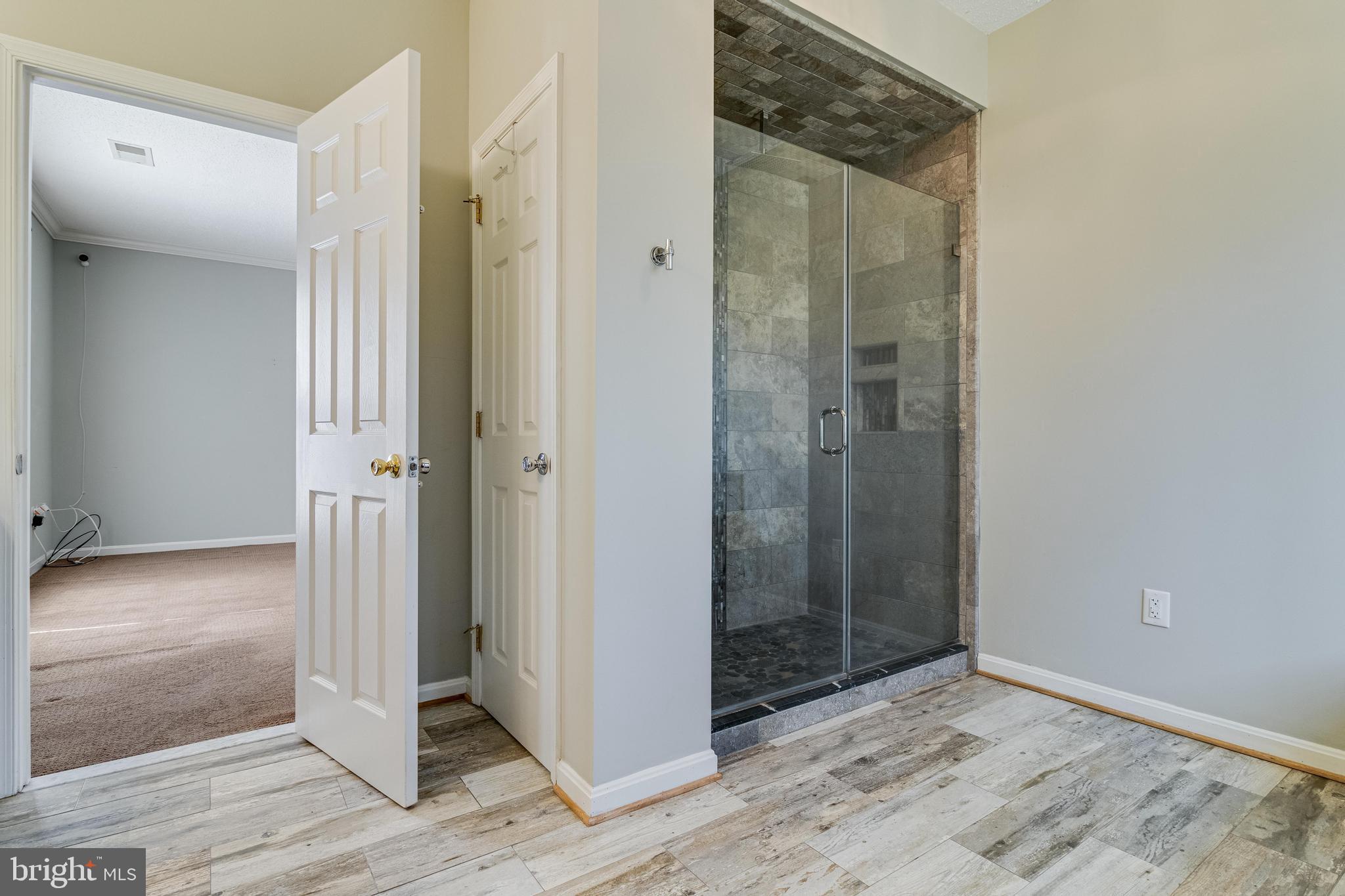14850 King Charles Drive Issue, MD 20645 - Photo 34 of 63 an empty room with wooden floor and mirror