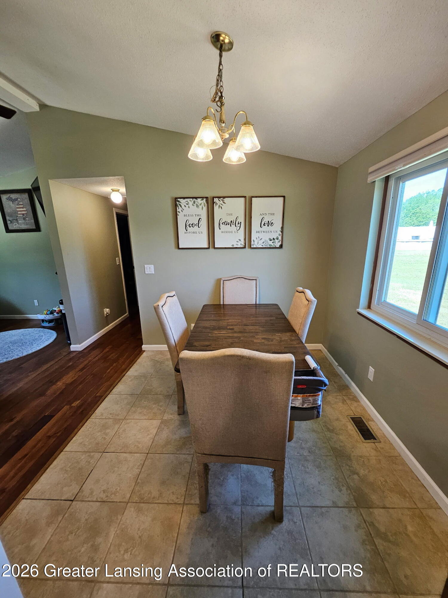 9711 East River Road Mount Pleasant, MI 48858 - Photo 11 of 19 Dining room