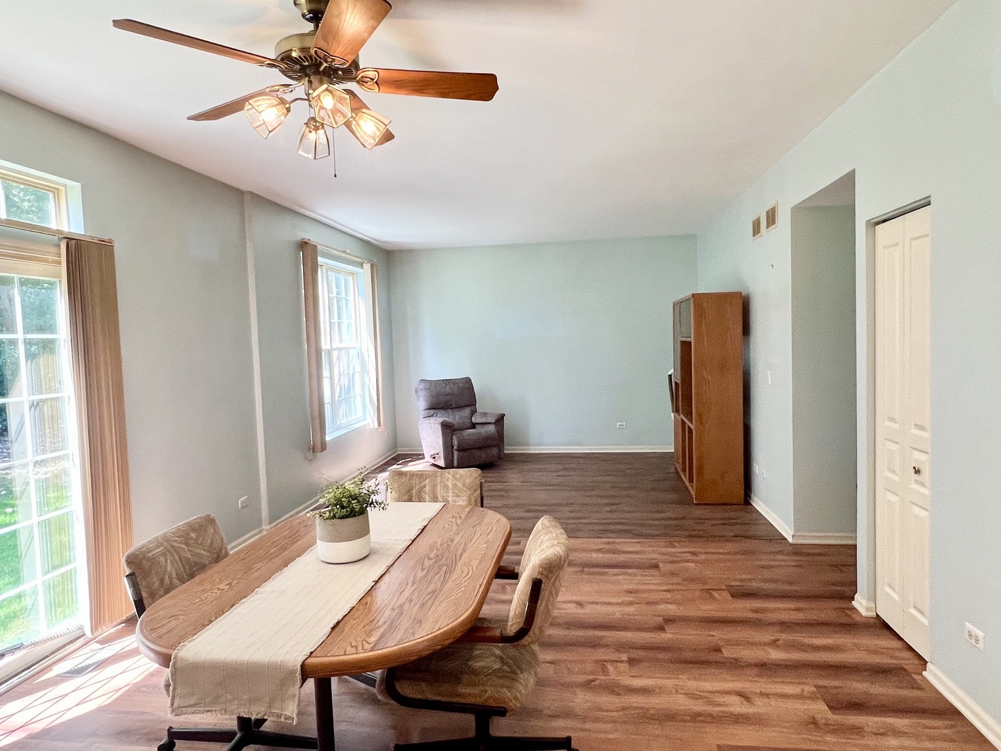 650 Glenbrook Road Crystal Lake, IL 60012 - Photo 4 of 35 Gallery Image 4