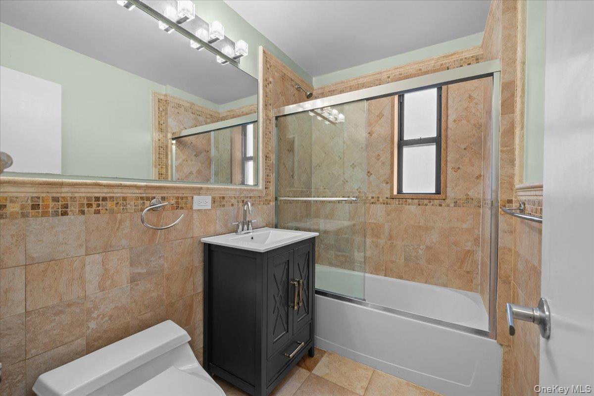 3260 Netherland Avenue, Unit 5A Bronx, NY 10463 - Photo 6 of 9 a bathroom with a sink a mirror and a bathtub