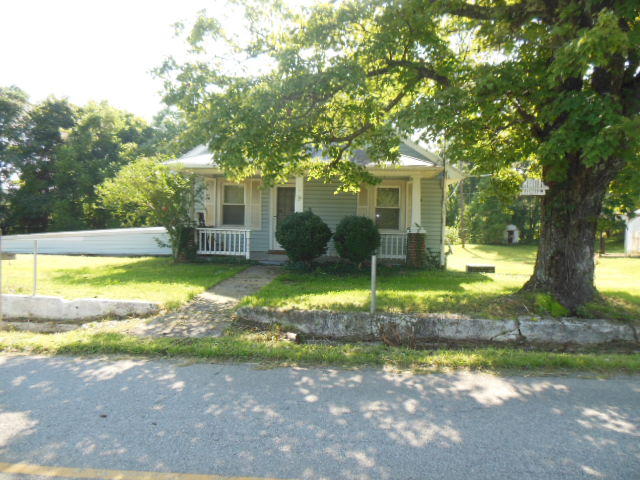 3862 Sterling Road Roanoke, VA 24014 - Photo 1 of 17 Front