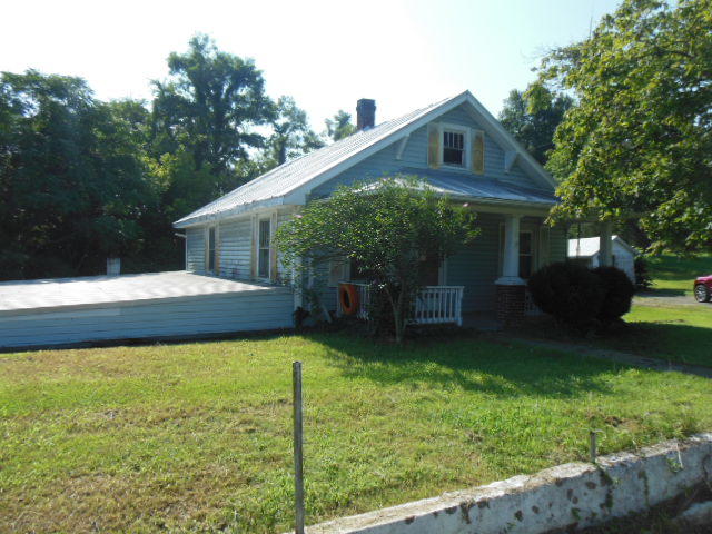 3862 Sterling Road Roanoke, VA 24014 - Photo 2 of 17 DSCN5951