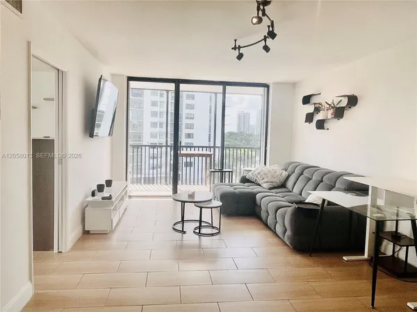$2,200 | 3301 North Country Club Drive, Unit 712, Aventura, FL 33180