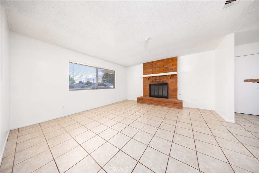 10686 Jamul Road Apple Valley, CA 92308 - Photo 4 of 23 Open space layout with new interior paint