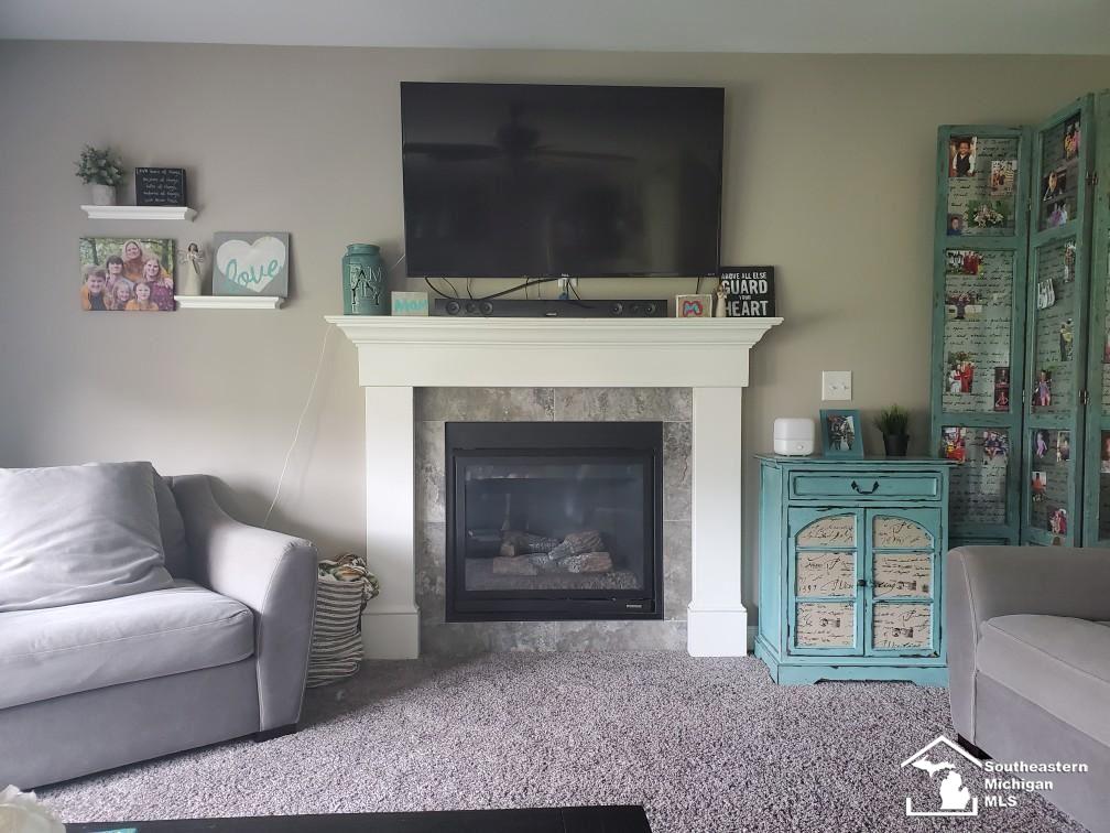 6899 Deer Ridge Temperance, MI 48182 - Photo 9 of 26 31392511-8.JPG