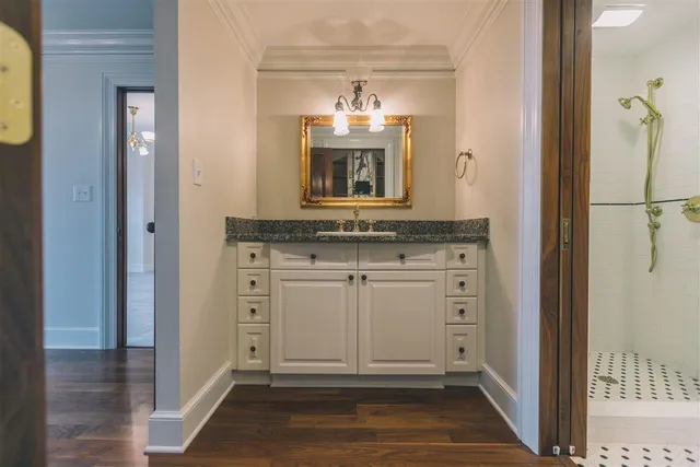 $2,400 | 121 North Monroe Street, Tallahassee, FL 32301