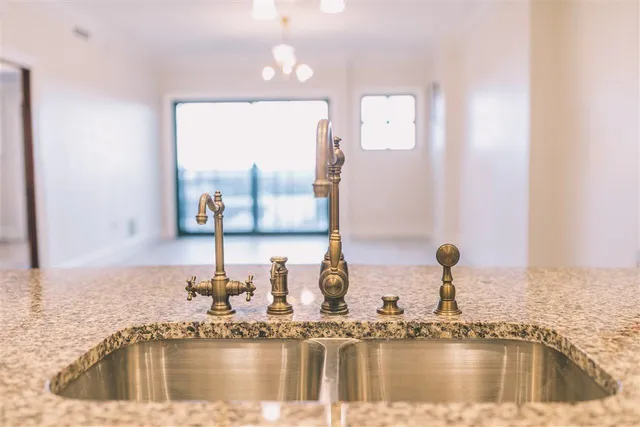 $2,400 | 121 North Monroe Street, Tallahassee, FL 32301