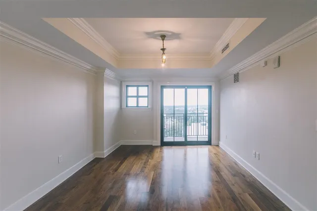 $2,400 | 121 North Monroe Street, Tallahassee, FL 32301