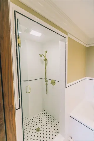 $2,400 | 121 North Monroe Street, Tallahassee, FL 32301