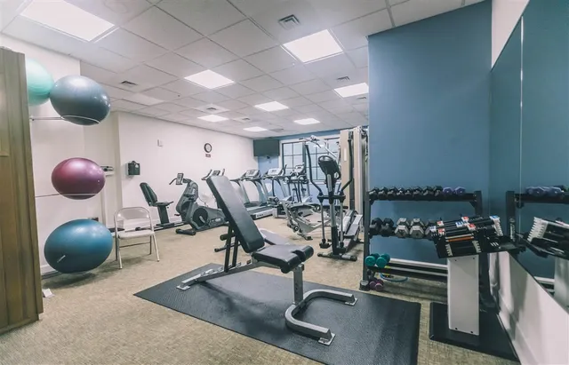 $2,400 | 121 North Monroe Street, Tallahassee, FL 32301