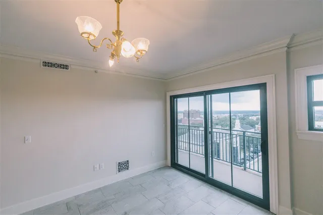 $2,400 | 121 North Monroe Street, Tallahassee, FL 32301