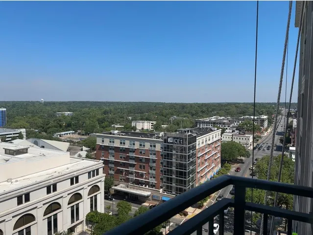 $2,400 | 121 North Monroe Street, Tallahassee, FL 32301