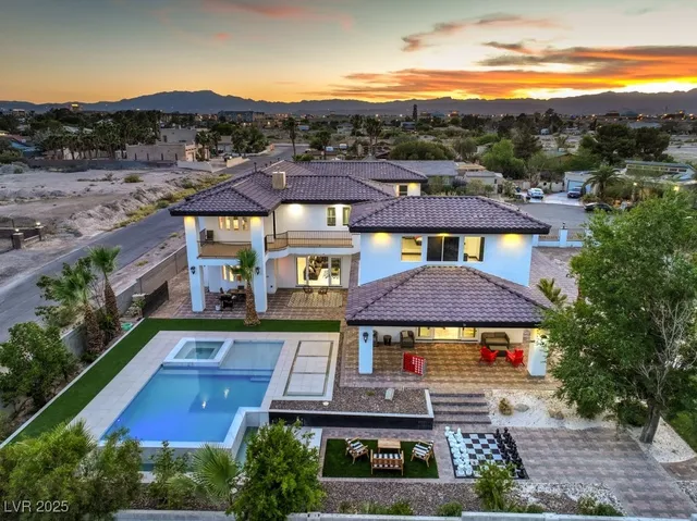 $2,000,000 | 282 East Maulding Avenue, Las Vegas, NV 89123