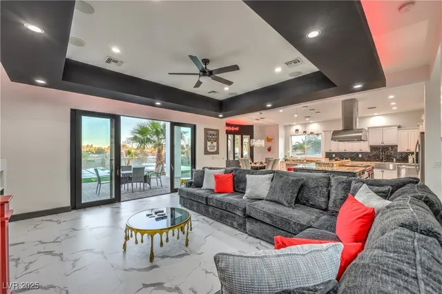 $2,000,000 | 282 East Maulding Avenue, Las Vegas, NV 89123
