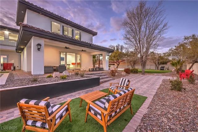 $2,000,000 | 282 East Maulding Avenue, Las Vegas, NV 89123