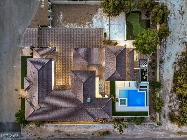 $2,000,000 | 282 East Maulding Avenue, Las Vegas, NV 89123