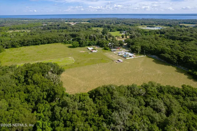 a view of a tennis court
