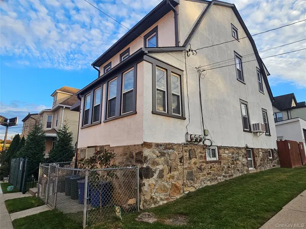 $2,500 | 156 Beechwood Avenue, Unit 1, New Rochelle, NY 10801