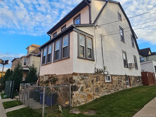 $2,700 | 156 Beechwood Avenue, Unit 1, New Rochelle, NY 10801