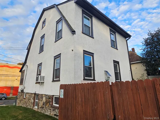 $2,700 | 156 Beechwood Avenue, Unit 1, New Rochelle, NY 10801