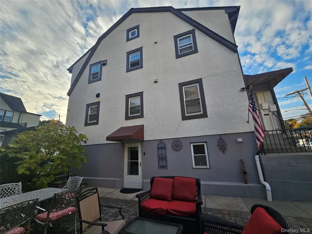 $2,700 | 156 Beechwood Avenue, Unit 1, New Rochelle, NY 10801
