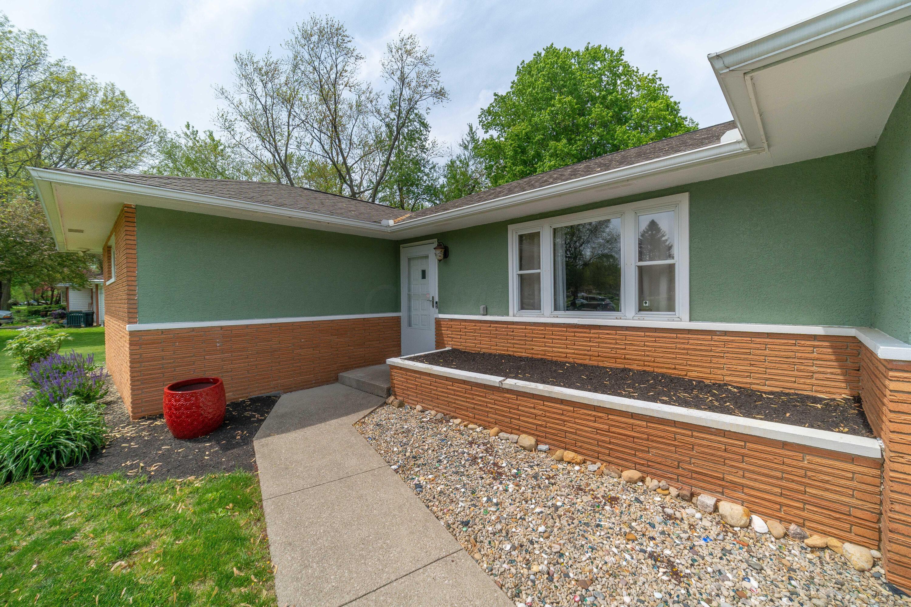 4598 Walburn Road Columbus, OH 43232 - Photo 4 of 58 Gallery Image 4