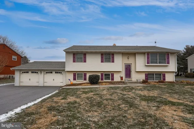 $375,000 | 281 Robin Dale Drive, Leola, PA 17540