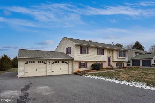 $375,000 | 281 Robin Dale Drive, Leola, PA 17540