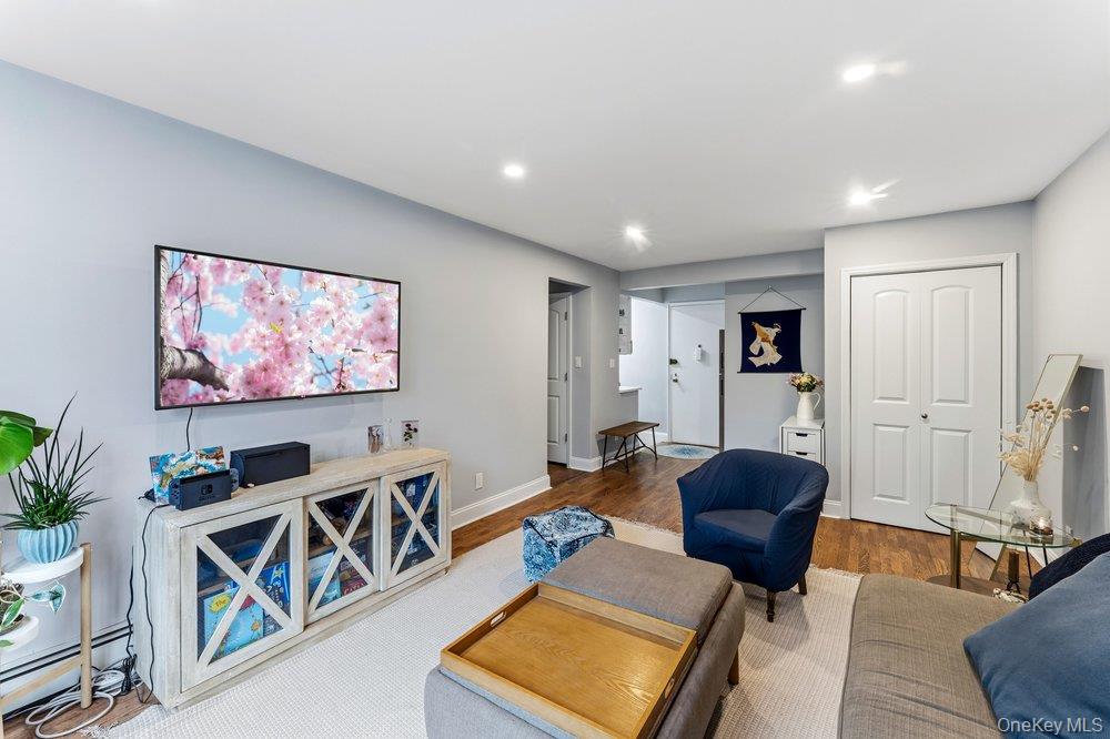 195 South Middle Neck Road, Unit 1F Great Neck, NY 11021 - Photo 5 of 14 Facing Entranceway