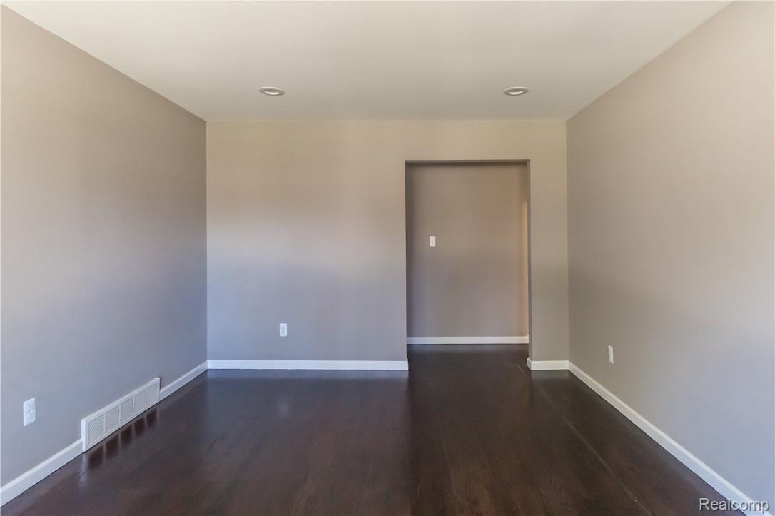 25039 Rubin Road Warren, MI 48089 - Photo 9 of 22 25039 Rubin Rd-9.jpg