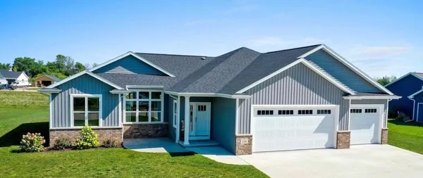 $549,900 | 124 Fox Trail, Hilbert, WI 54129