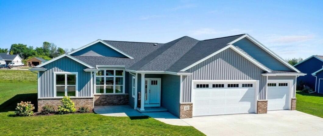 124 Fox Trail Hilbert, WI 54129 - Photo 1 of 21 1_76714426_27_1775176282